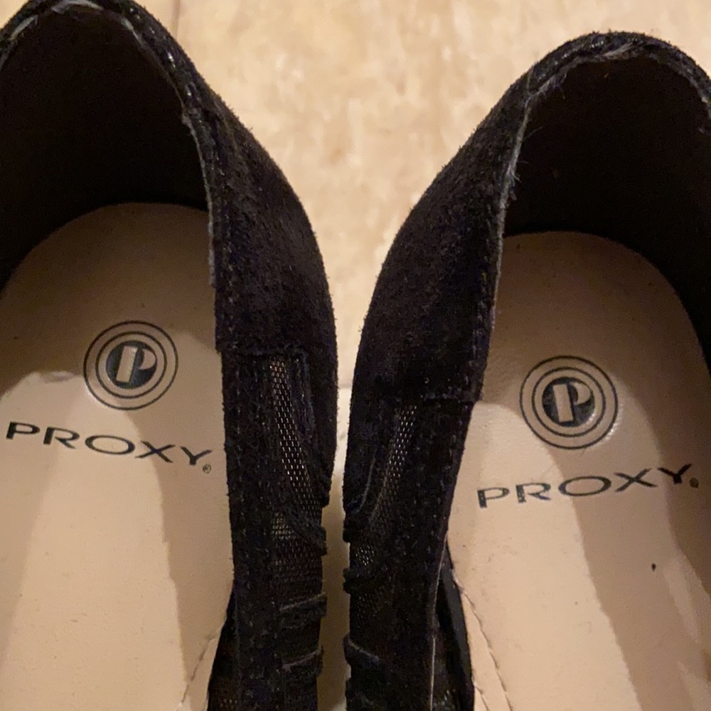 Black heels - Picture 3 of 5